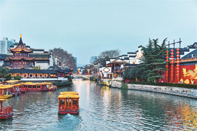 南京夫子庙秦淮河畔.jpg