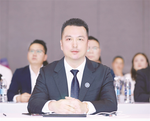 5-4 5成都阆中商会会长、成都新力设备制造公司董事长李晨.jpg