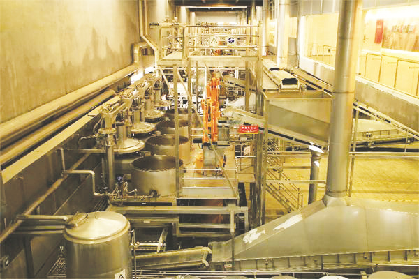 1718709433643126.jpg 5-3 4智能化酿酒生产车间.jpg