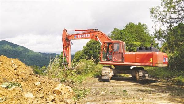 1719490274128316.jpg 5-1 1 挖机操作手许武修筑Z形便道.jpg