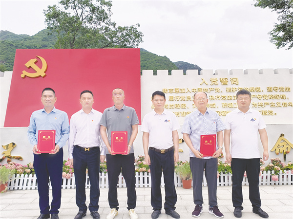 6-10 10 朱海明、潘德来受聘长城文化工作委员仪式.jpg