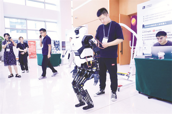 4-4 4,6月30日，“机器人+先进.jpg