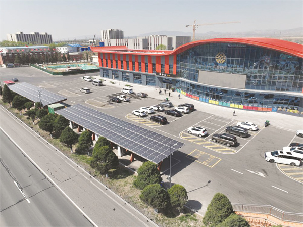 4-2 2 在山西省大盂服务区.jpg