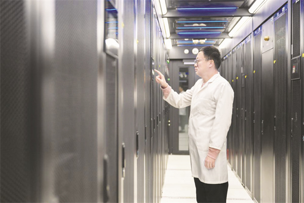 4-4 4,工作人员在位于呼和浩.jpg