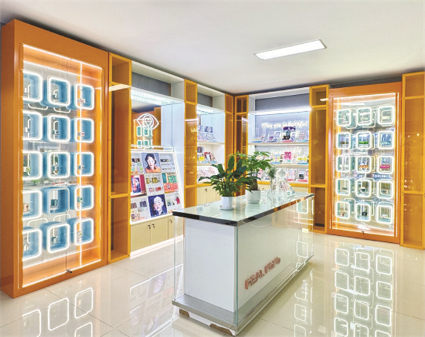 1722077909365120.jpg 1-2 图1 2(备用)隐形眼镜展厅一角.jpg