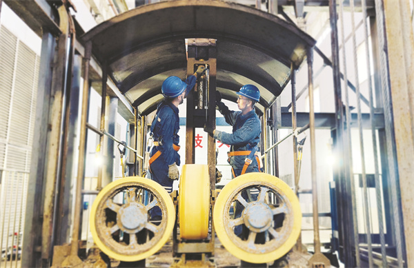 1722340789220125.jpg 8-1 1“责任田”里党旗红.jpg