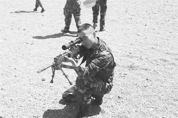 1722423108416060.jpg 2-3 1 3 张鹏华在海拔4000多.jpg