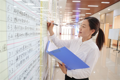 图4从“苦”中品味“酷”的女劳模_proc.jpg