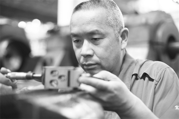 1723031272619425.jpg 2-1 1, 大国工匠深孔镗工戎鹏强.jpg
