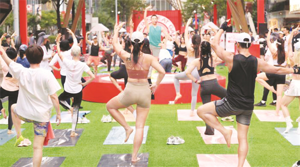 1723114564298967.jpg 1-1 1 1 8月3日,在上海街头.jpg