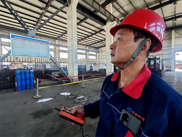 2 合同稿 致敬！高温下的保供“战士”.jpg