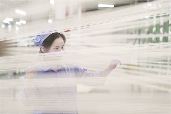 4-1 1 工作人员在位于河.jpg