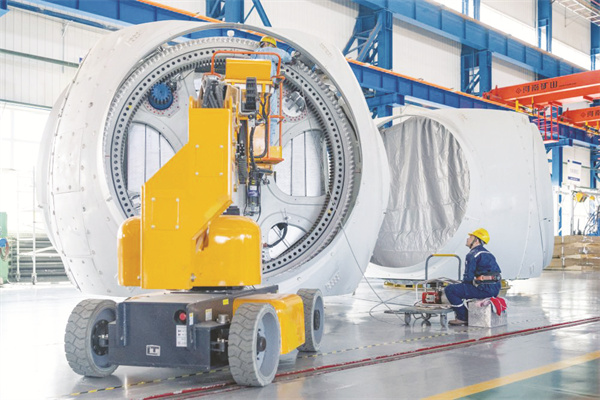 1-2 1 2,2024年4月28日，工人在.jpg