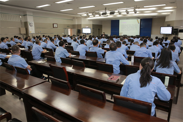 5西北工业集团举办“高绩效团队建设”培训。贺斌 摄.jpg