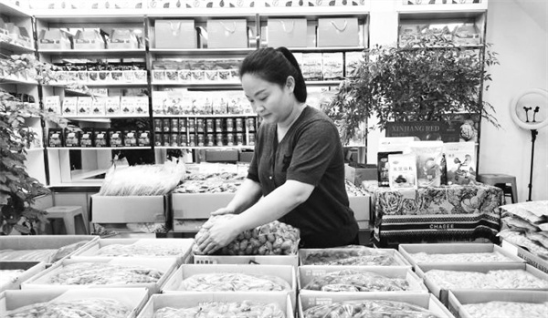 1725454301329275.jpg 6-1 1 走访中非贸易“商港.jpg