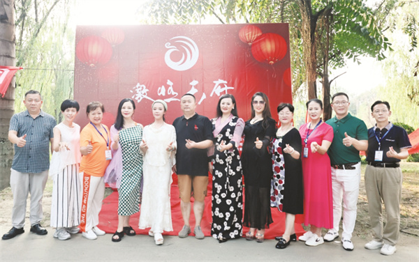 8-6 4 2激情天府、德申汇组委会成员合影.jpg