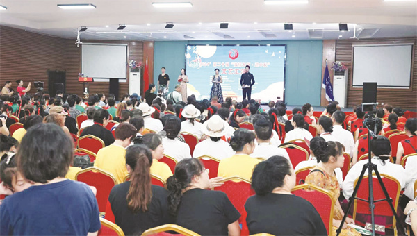 8-5 4 1演出现场座无虚席.jpg