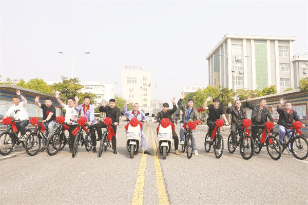 5-4 9图片新闻 遵章守纪.jpg