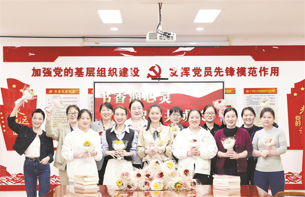 8-3 3,女职工读书分享交流.jpg
