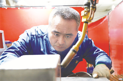 1731741652889052.jpg 8-1 1、(外宣)焊花照亮璀璨.jpg