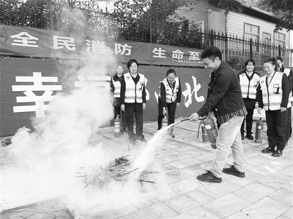 6-2 7鄂西北运营公司开展消防.jpg