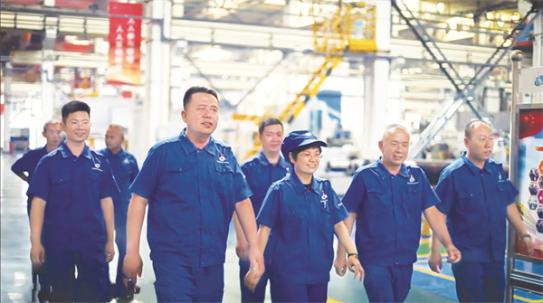 1732101117429604.jpg 8-1 1 七十载强军报国路.jpg