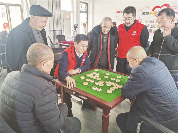 1732622063994292.jpg 4-9 9 府谷县武家庄镇区域养老服务中心老人正在下棋.jpg