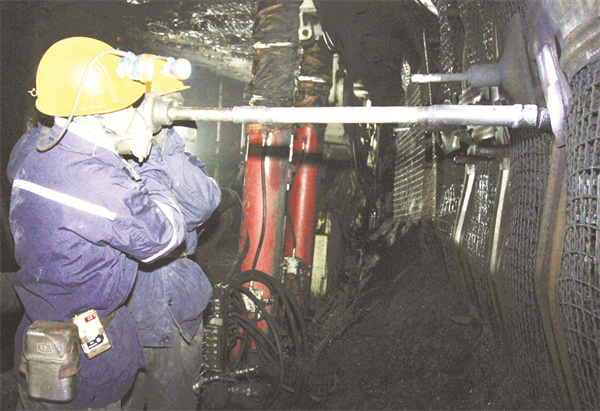 5-7 8图片新闻 新安煤矿.jpg