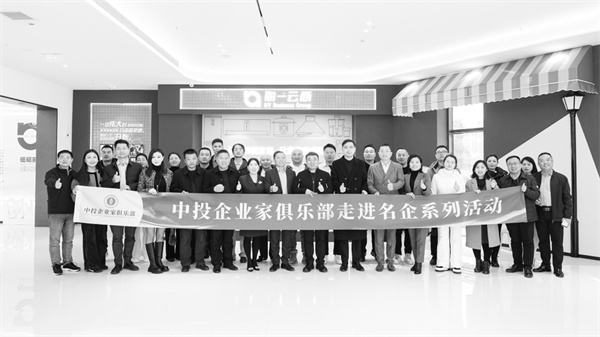 1733141752683386.jpg 2-1 1 1,座谈会结束以后合影.jpg