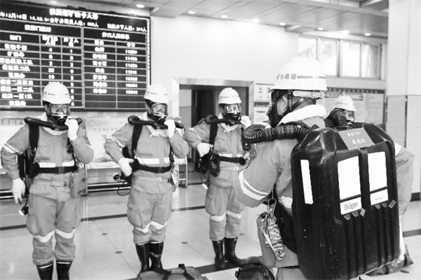 7-3 7图片新闻 桃园煤矿开.jpg