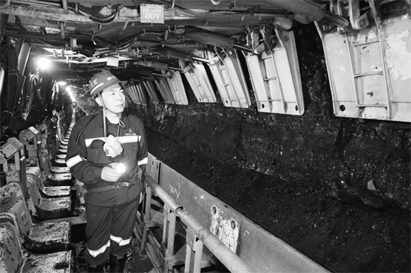 2-1 1 图为煤质管理小组副主.jpg