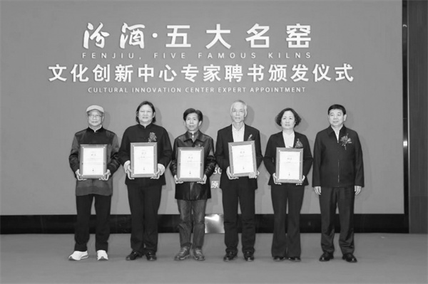 2-2 2，袁清茂（右一）为五.jpg