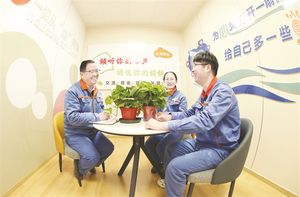 8-2 2 （华塑配图）图为氯碱分公.jpg