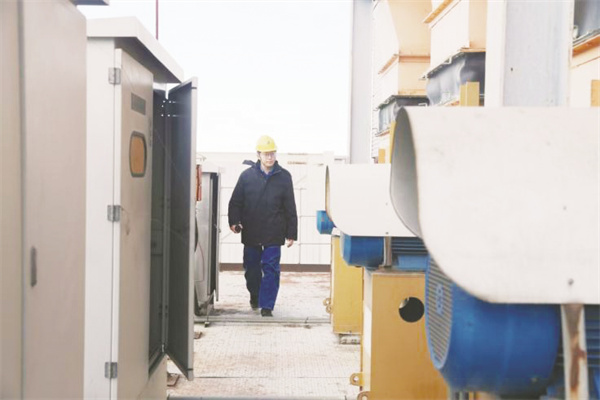 5-1 图1工作人员进行巡视工作.jpg