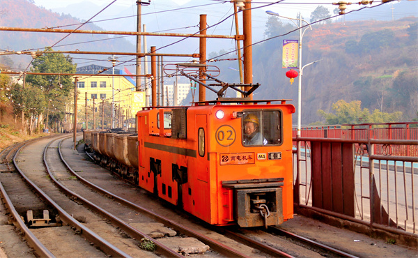 图2华荣能源赵家坝煤矿：凝心聚力开好局 同心奋楫谱新篇.jpg