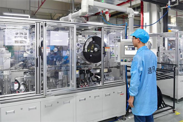 1 四川华丰科技股份有限公司的连接器正在使用AI质检.jpg