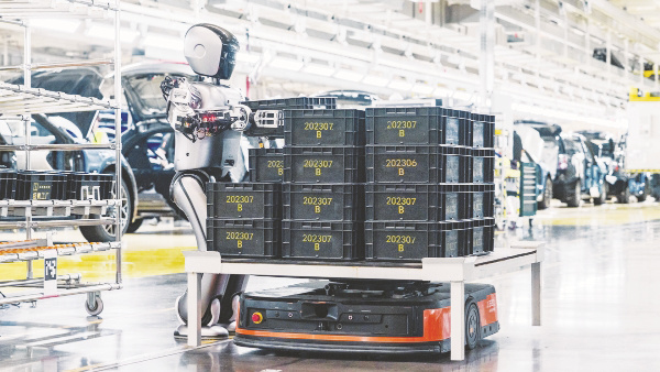 1741493873321872.jpg 4-1 1 人形机器人与AGV配合完成物料的搬运.jpg