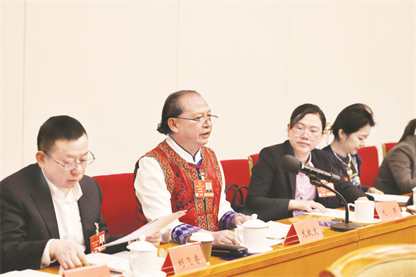 4-2 1 2 必发 全国人大代表龙献文.jpg
