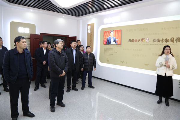 2必发 国家发展改革委调研组莅临河南华英公司参观调研.jpg