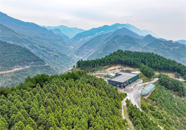5（图片新闻）四川华蓥：石漠化土地生出新产业【1】.JPG