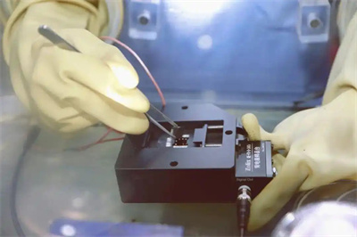 1742018334548071.jpg 1 破解“短命”难题 钙钛矿太阳能电池产业化应用可期.jpg