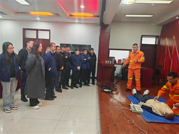 3鹤煤三矿举办安全急救培训班.jpg