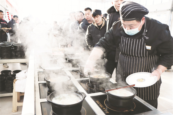 1742697219702537.jpg 8-1 图1望田煤业公司职工自助餐.jpg