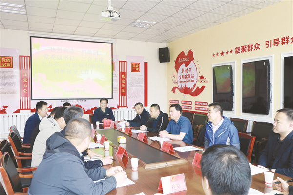 8-1 1 1 企业之光照亮乡村振兴路.jpg