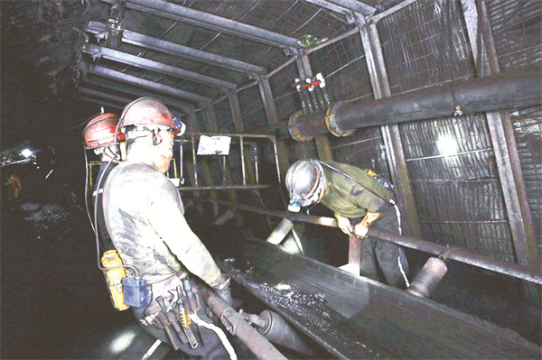 5-1 1 1 绿水洞煤矿采煤一队.jpg