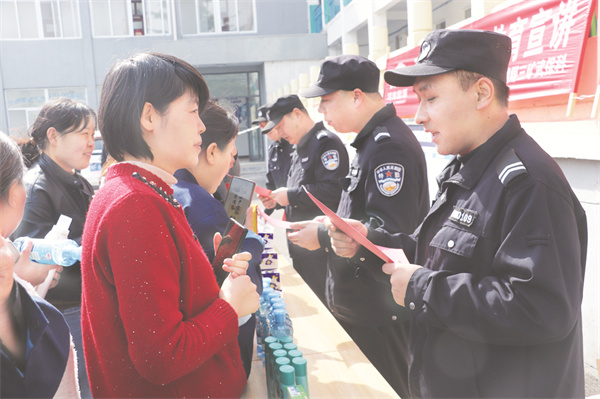 5-3 2鹤煤三矿深入开展.jpg