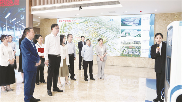 4-3 1 3：参观驼人集团产品展厅.jpg