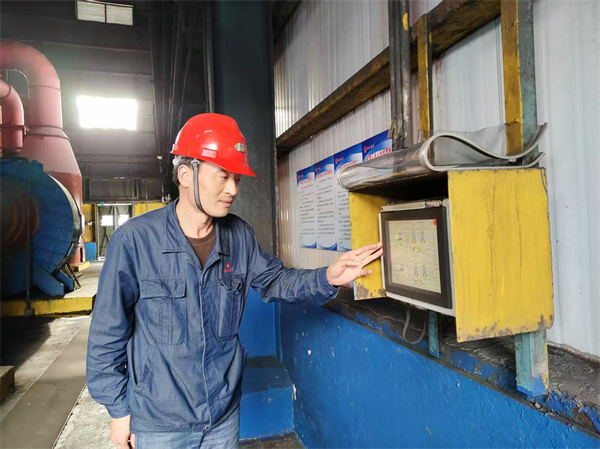 2丁延辉：微光成炬映初心.jpg