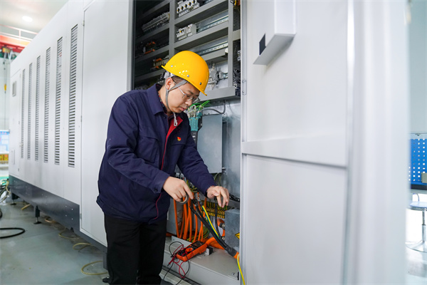 2 “梅氏探伤手”化解生产设备危机.jpg