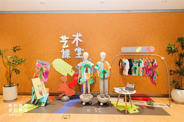 1747449268970262.jpg 4配图 艺术课堂儿童画作及艺术胶囊系列成衣.jpg